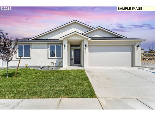 1202 Ne Emerald Dr, Hermiston, OR, 97838-2066 | Card Image