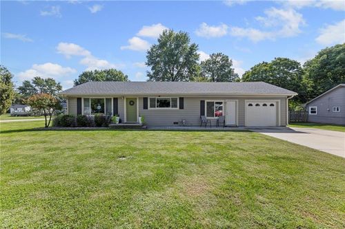 201 S 8th St, Louisburg, KS, 66053-4125 | Card Image