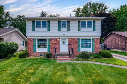 3112 Englewood Dr, Silver Lake, OH, 44224-3135 | Card Image
