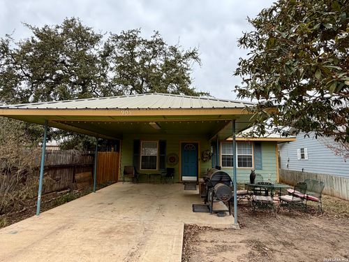 905 Peach St, Jourdanton, TX, 78026-2908 | Card Image