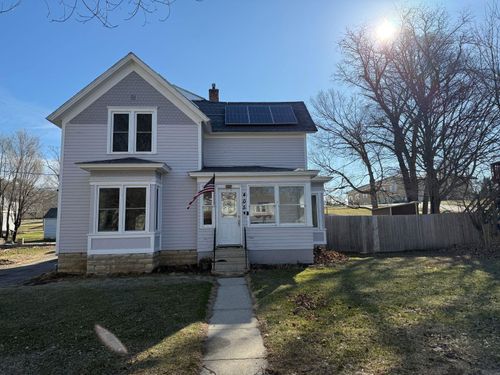 405 S Main St, Fayette, IA, 52142-9302 | Card Image