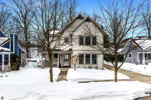 707 Lake Park Dr, Boyne City, MI, 49712-1677 | Card Image