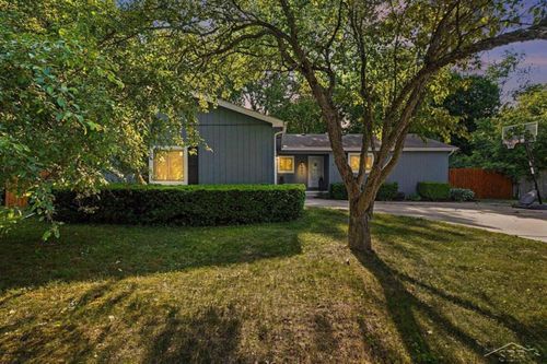 5401 Drake St, Midland, MI, 48640-2410 | Card Image
