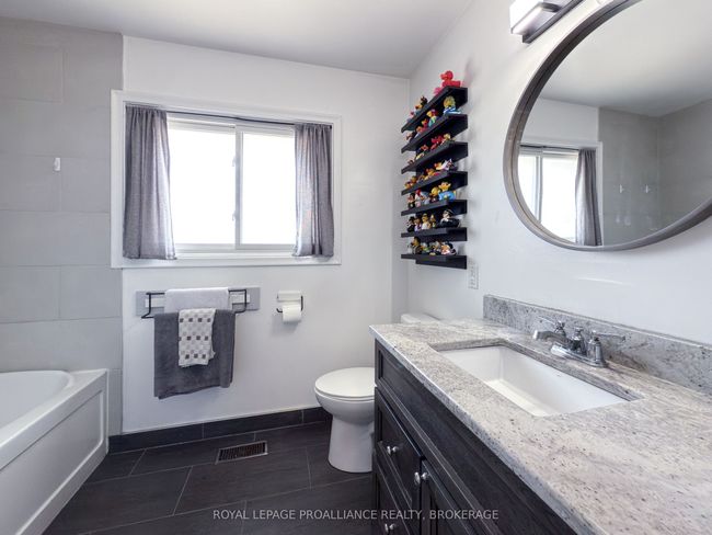 70 Briscoe St, House other with 4 bedrooms, 2 bathrooms and 4 parking in Amherstview ON | Image 13