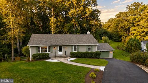 11600 Helmont Dr, Oakton, VA, 22124-1219 | Card Image