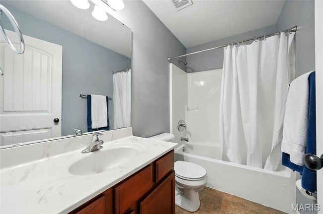 Hall Bathroom | Image 15