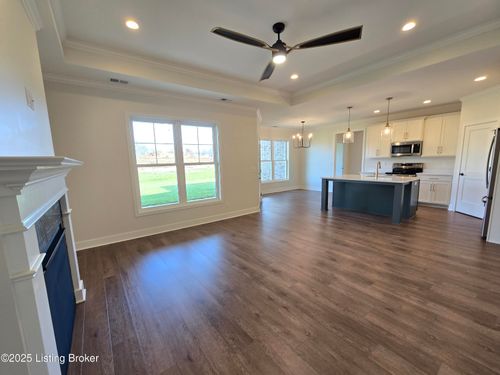 4425 Lochridge Pkwy, Jeffersontown, KY, 40299-1127 | Card Image