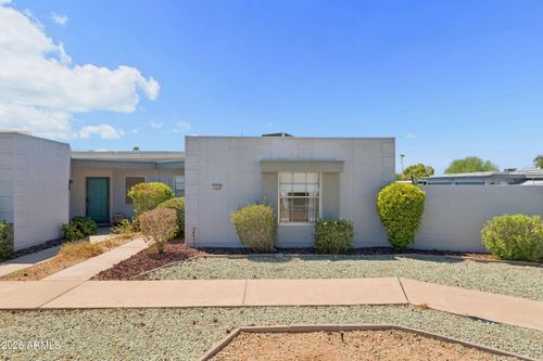 10538 W Palmeras Dr, Sun City, AZ, 85373-1940 | Card Image
