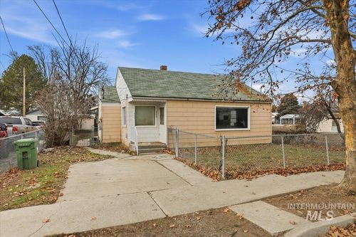 555 15th St, Vale, OR, 97918-9621 | Card Image