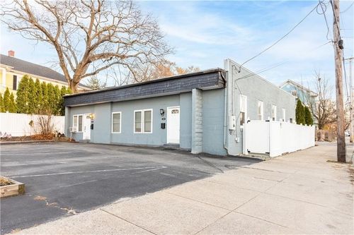 129 Liberty St, Central Falls, RI, 02863-1733 | Card Image