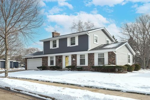 1107 Dogwood Lane, Waukesha, WI, 53189 | Card Image