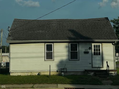 858 Miller Ave, Shelbyville, IN, 46176-2310 | Card Image
