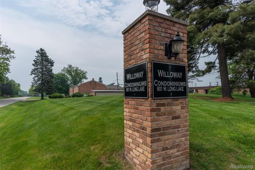 apt-f2-801 W Long Lake Rd, Bloomfield Hills, MI, 48302-2065 | Card Image
