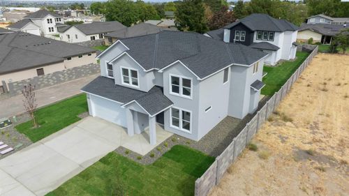 1054 N Grant Pl, Kennewick, WA, 99336-3093 | Card Image