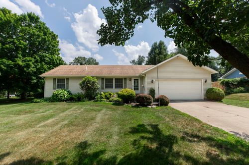 710 Nieb St, Niles, MI, 49120-2962 | Card Image
