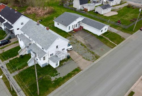 33 Inverness Street, Sydney, NS, B1P0E2 | Card Image