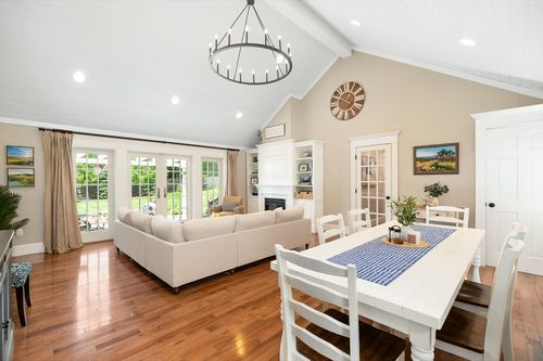 28 Ipswich Rd, Topsfield, MA, 01983-1417 | Card Image