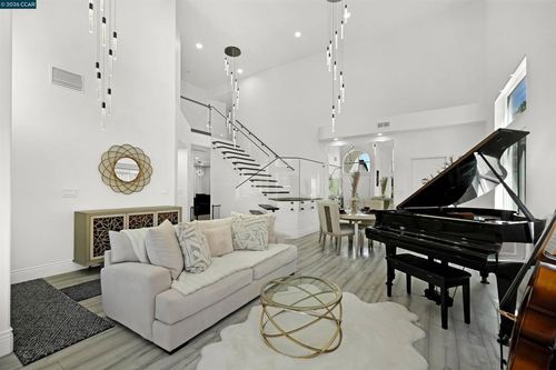 621 Black Oak Way, Antioch, CA, 94509-8965 | Card Image