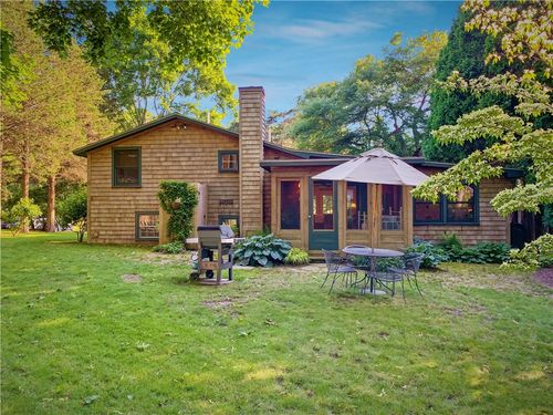 95 Wood Ln, South Kingstown, RI, 02879-4041 | Card Image