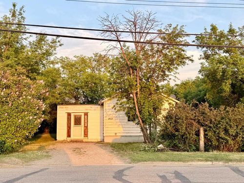 {{alt}} | Card Image