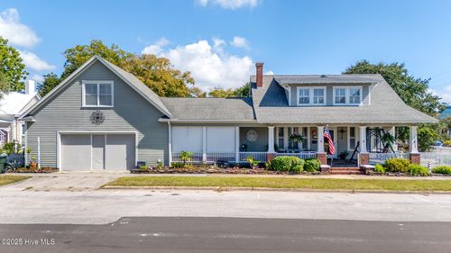 217 Broad St, Beaufort, NC, 28516-2110 | Card Image