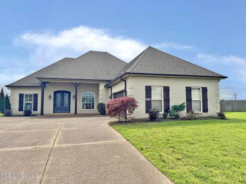2237 Redbud Cv, Southaven, MS, 38672-7082 | Card Image