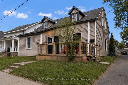 444 Isabella St, Pembroke, ON, K8A5T7 | Card Image