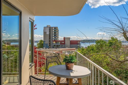 302-619 5th Ave W, Seattle, WA, 98119-4490 | Card Image