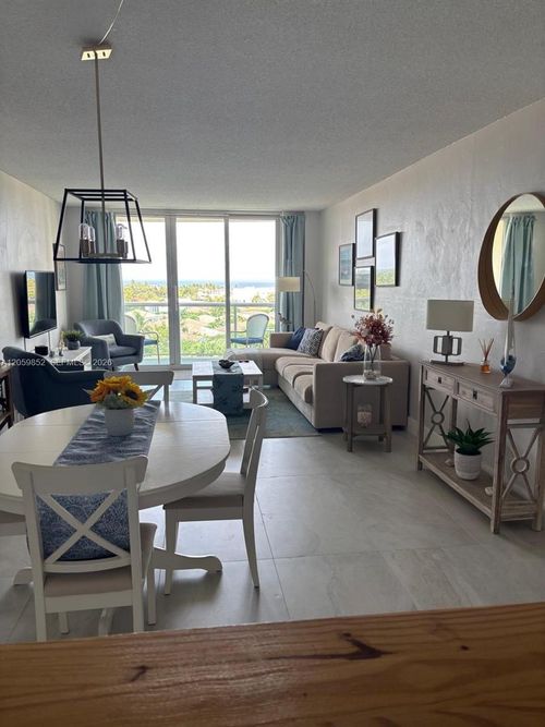 818-19380 Collins Ave, Sunny Isles Beach, FL, 33160-2239 | Card Image