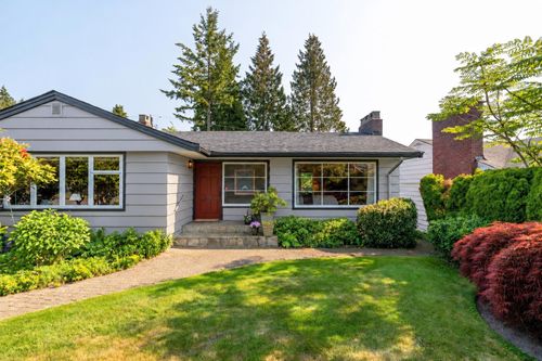 915 Wentworth Ave, North Vancouver, BC, V7R1R8 | Card Image