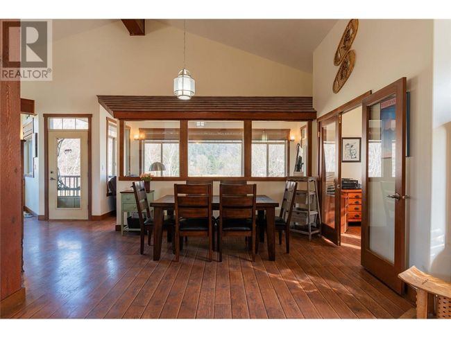 250 1 St Ave, House other with 3 bedrooms, 5 bathrooms and 3 parking in Kootenay Boundary BC | Image 5
