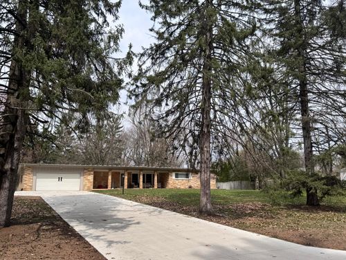 439 Parkwood Dr, Jonesville, MI, 49250-1024 | Card Image