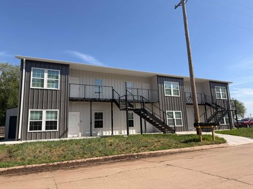 217 E 19th St, Wellington, KS, 67152-4364 | Card Image