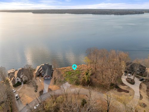 551 Wilson Lake Dr, Muscle Shoals, AL, 35661-4653 | Card Image