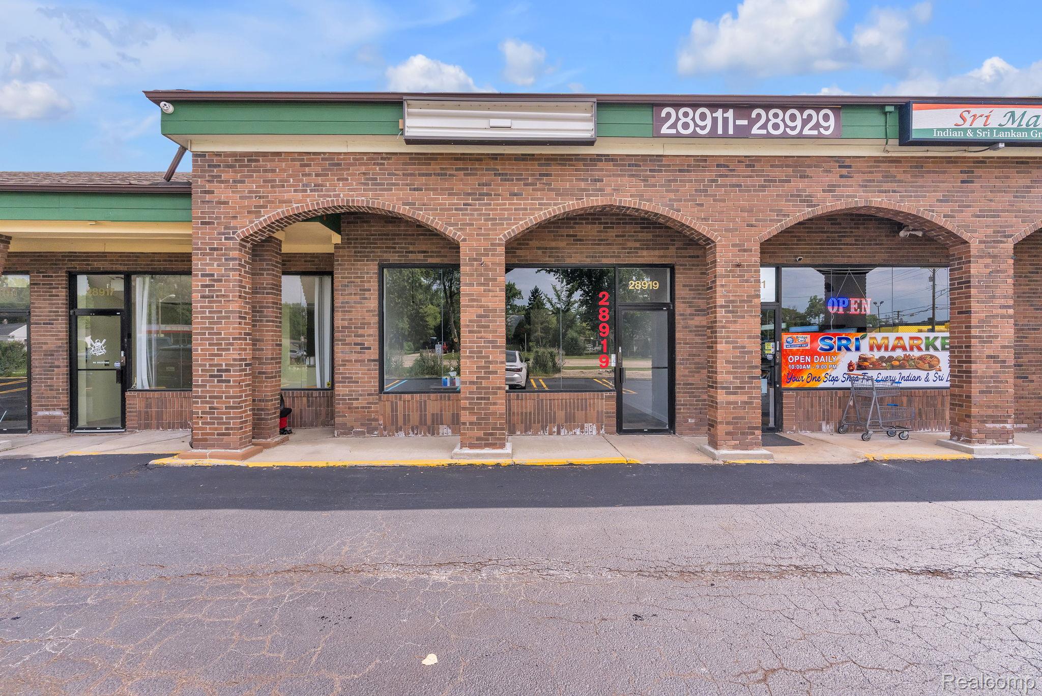 Commercial Lease in Livonia 2