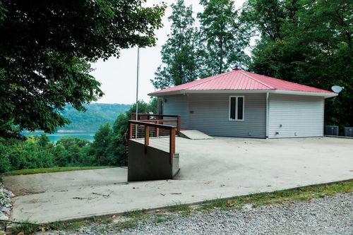 1063 Dale Hollow Estates Rd, Monroe, TN, 38573-4103 | Card Image