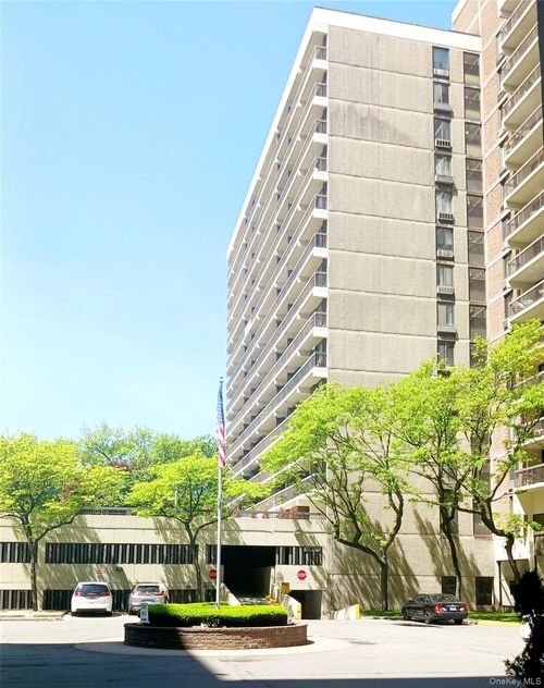 213-152-18 Union Turnpike, New York, NY, 11367 | Card Image