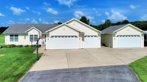 32445 Vail Ave, New Hartford, IA, 50660-8666 | Card Image