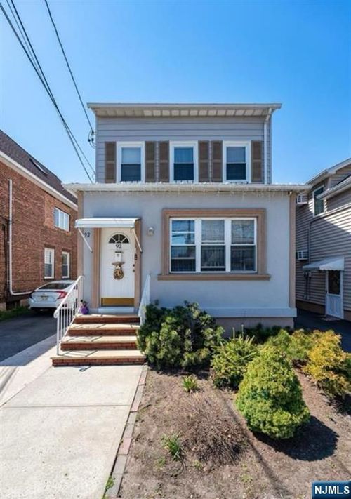 92 Maple Ave, Wallington, NJ, 07057-1138 | Card Image