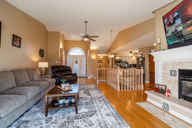 10 Hillview Dr, House other with 5 bedrooms, 3 bathrooms and 4 parking in Bobcaygeon ON | Image 7