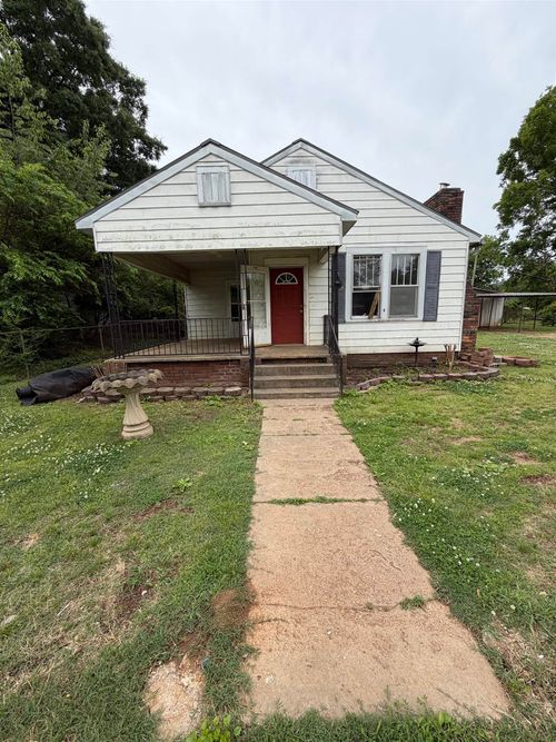 105 W Tunstall St, Tuscumbia, AL, 35674 | Card Image