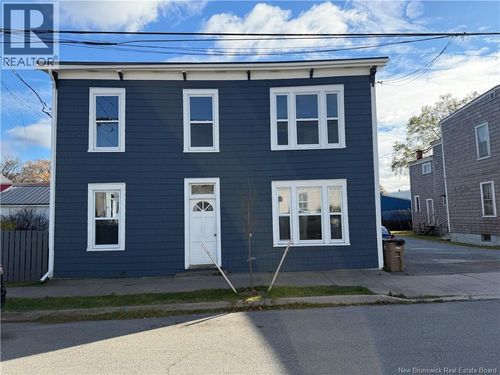 102 Guilford St, Saint John, NB, E2M1V6 | Card Image