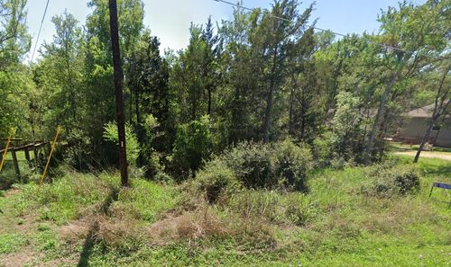 195 Lamaloa Ln, Bastrop, TX, 78602-6104 | Card Image