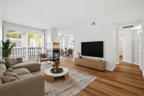 1313-640 Camino De La Reina, San Diego, CA, 92108-3217 | Card Image