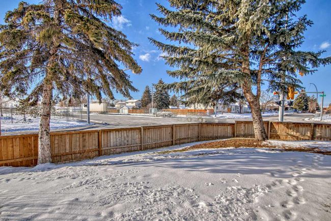 3702 Dover Ridge Drive Se, Home with 5 bedrooms, 2 bathrooms and 4 parking in Calgary AB | Image 28