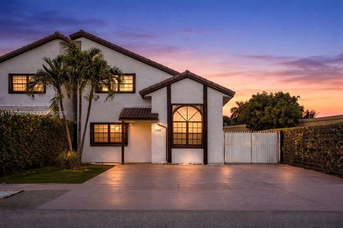 7801 Sw 9th Ter, Miami, FL, 33144-4267 | Card Image