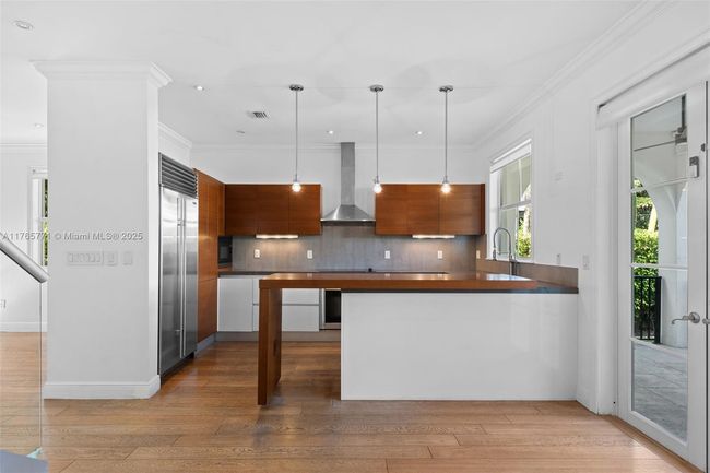 B - 464 Fernwood Rd, Townhouse with 3 bedrooms, 3 bathrooms and null parking in Key Biscayne FL | Image 13