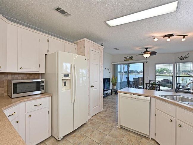 8439 Imperial Cir, House other with 2 bedrooms, 2 bathrooms and null parking in PALMETTO FL | Image 17
