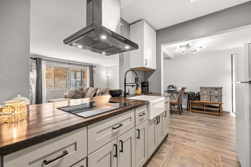 203-4434 N Oakland Avenue, Shorewood, WI, 53211 | Card Image