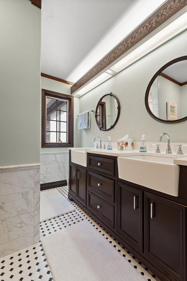 Upstairs primary bath | Image 30